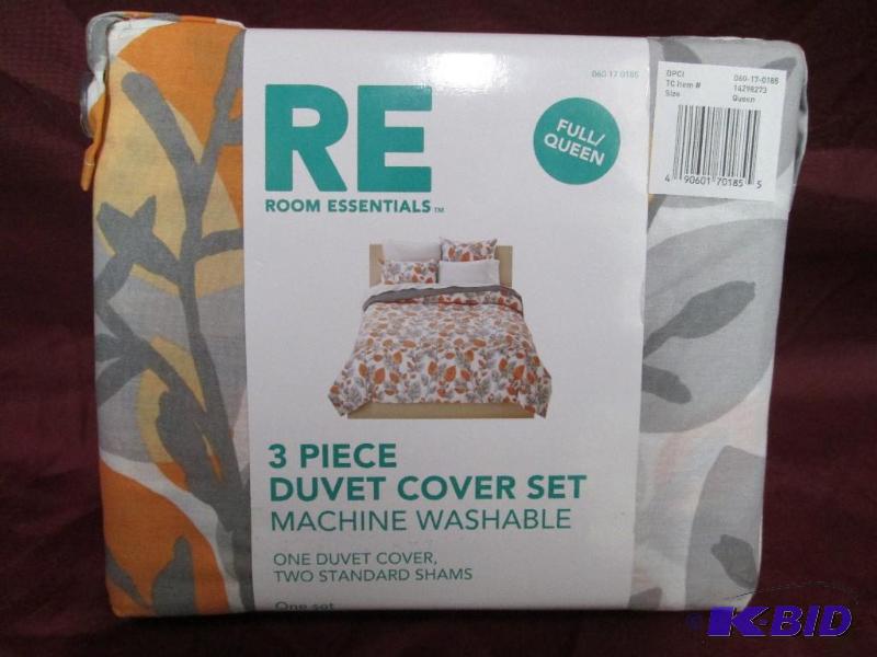 lot 291 image: Room Essentials 3-piece duvet cover...