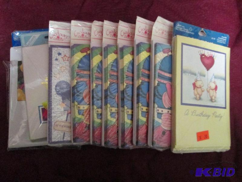 lot 349 image: Lot of 10 assorted birthday party i...