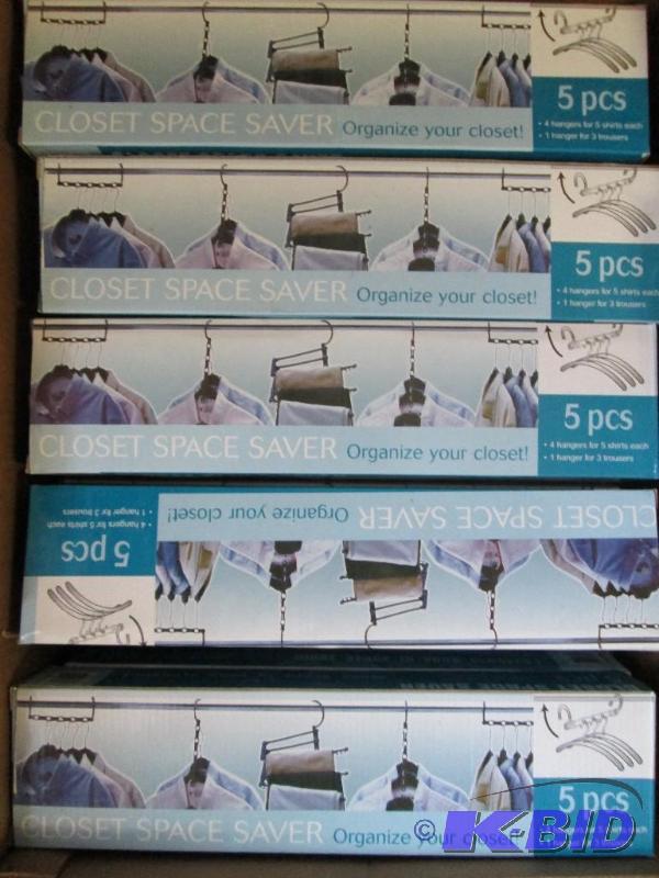 lot 51 image: Lot of 20 closet space saver hanger...