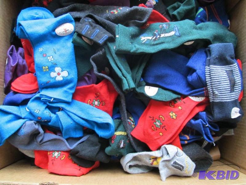lot 58 image: Lot of approximately 50 pairs of gi...