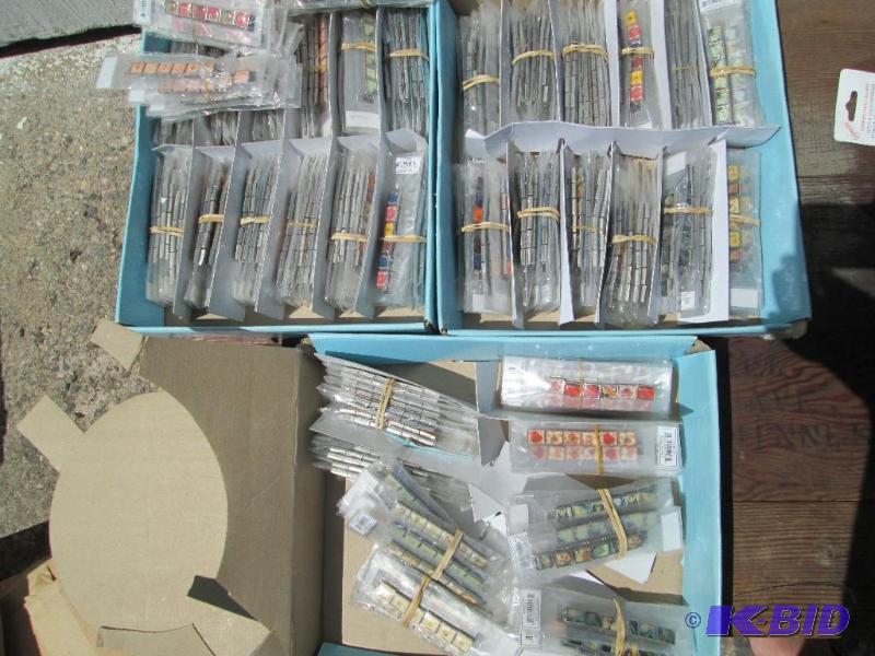 lot 7 image: Lot of approximately 150 Pop Pictur...
