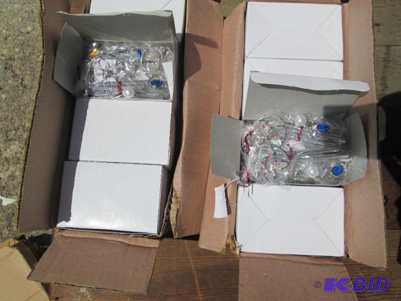 lot 9 image: Lot of 2 cases of small silver wind...