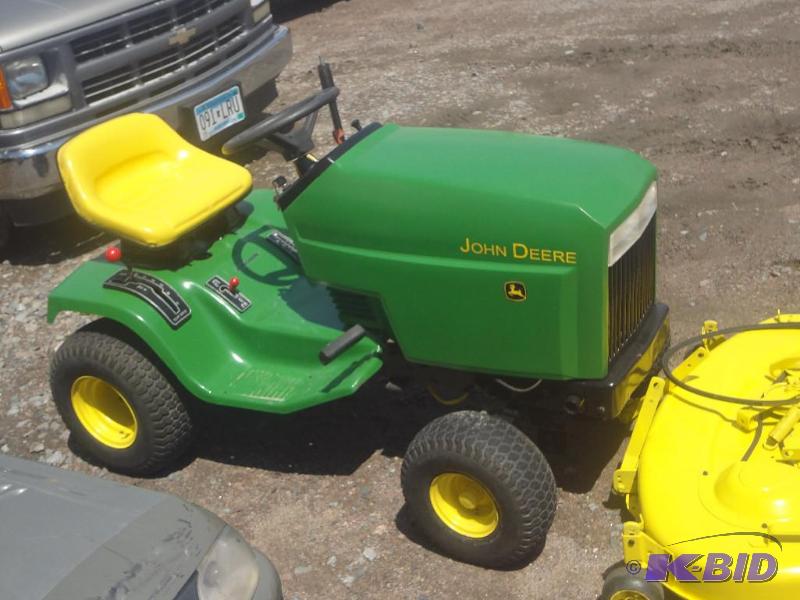 John Deere Lawn Tractor, 5-Speed Ge...