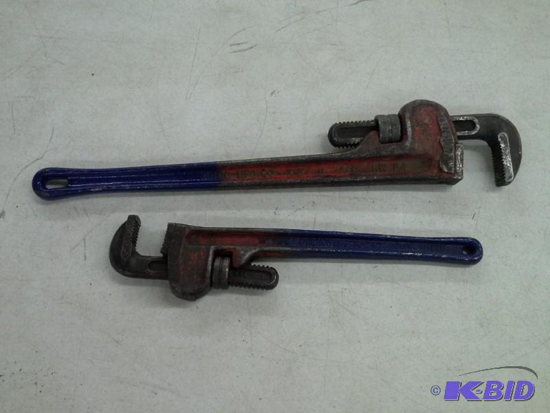 2 Pipe Wrenches