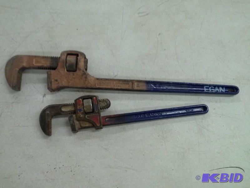 2 Pipe Wrenches
