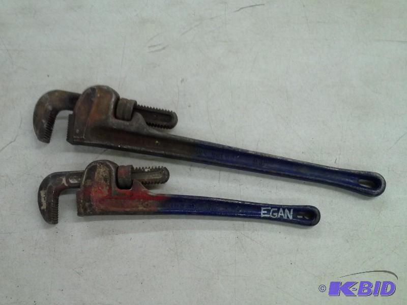 2 Pipe Wrenches