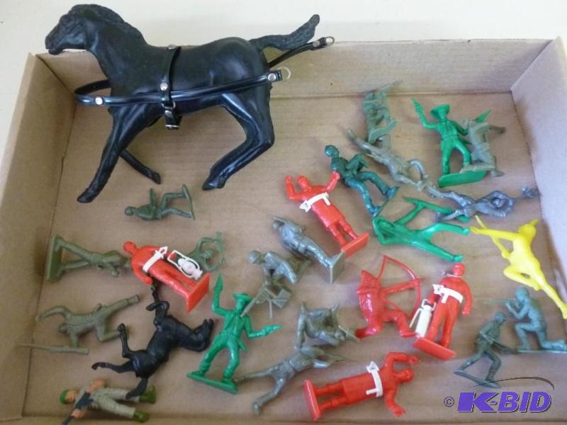 Large lot of vintage plastic toys t...