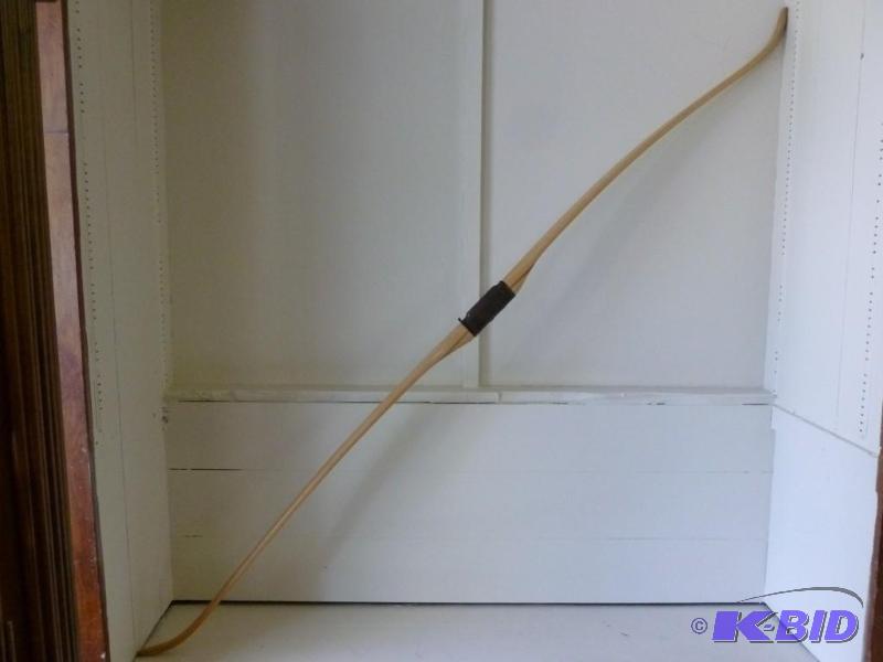 Vintage wooden re-curve bow that me...