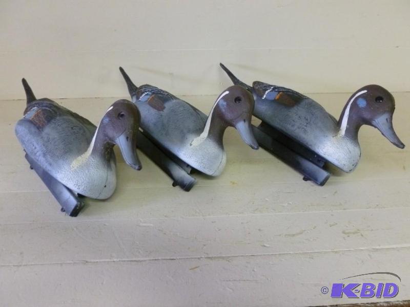 Lot of three Flambeau pintail float...