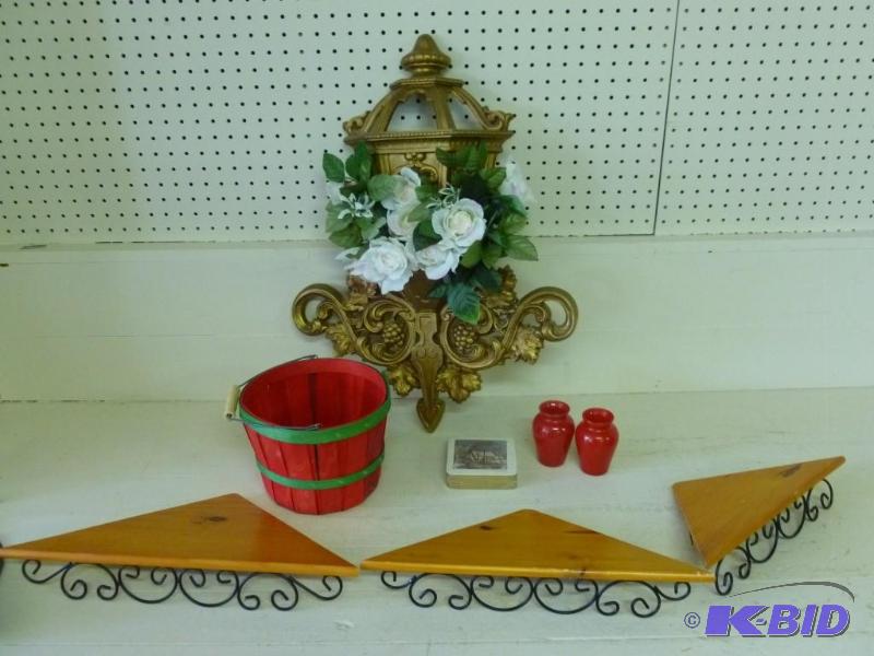 Large home decorative lot that incl...