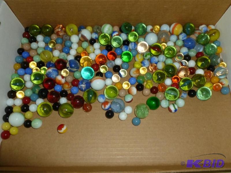 Large tray of mixed vintage marbles...