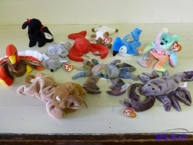 Large Lot Of Ten Collectible Ty Bea...