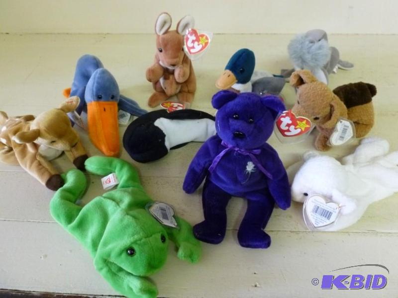 Large Lot Of Ten Collectible Ty Bea...