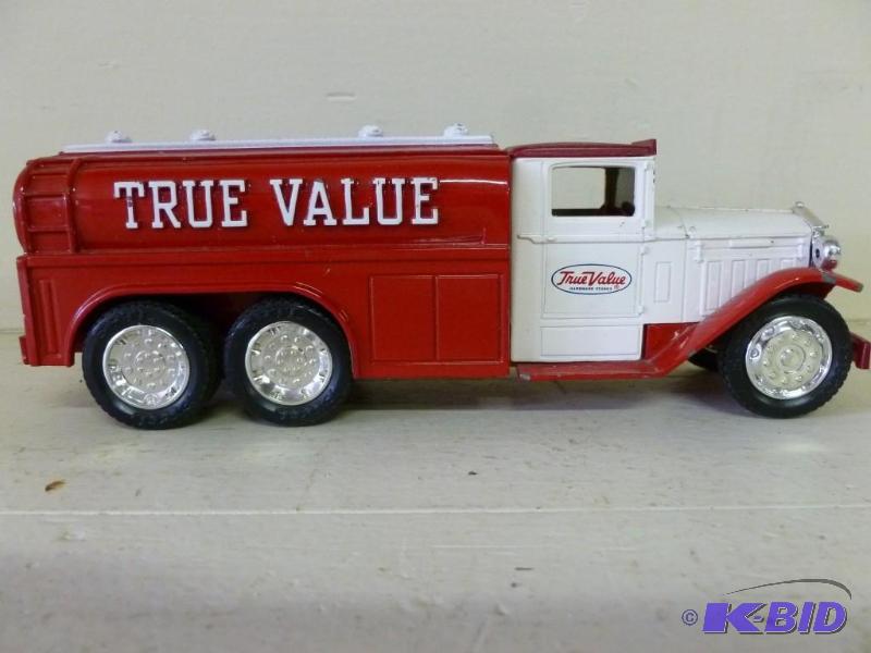 Ertl - True Value limited edition d...