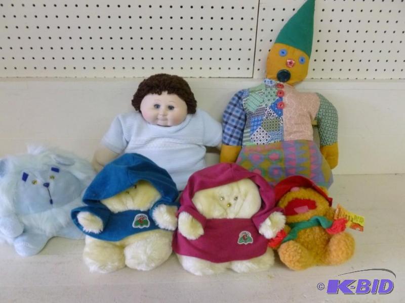 Large lot of collectible stuffed to...