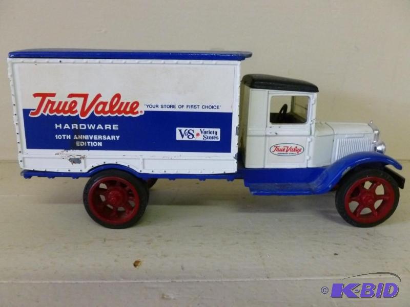 Ertl - True Value limited edition d...