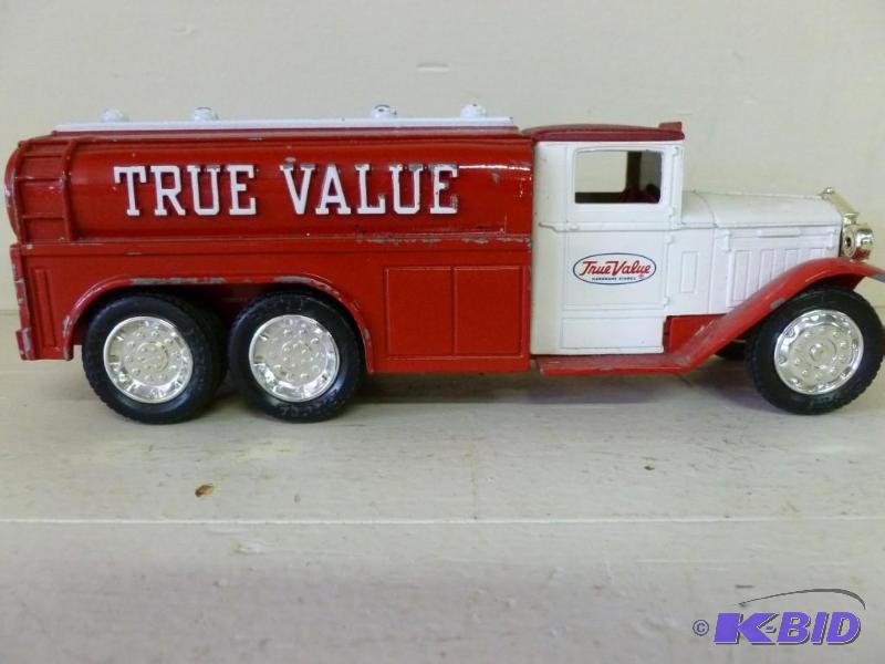 Ertl - True Value die cast metal tr...