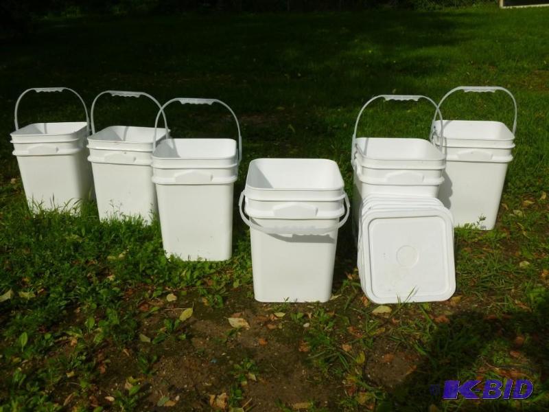 Lot of six 3 gallon plastic square ...