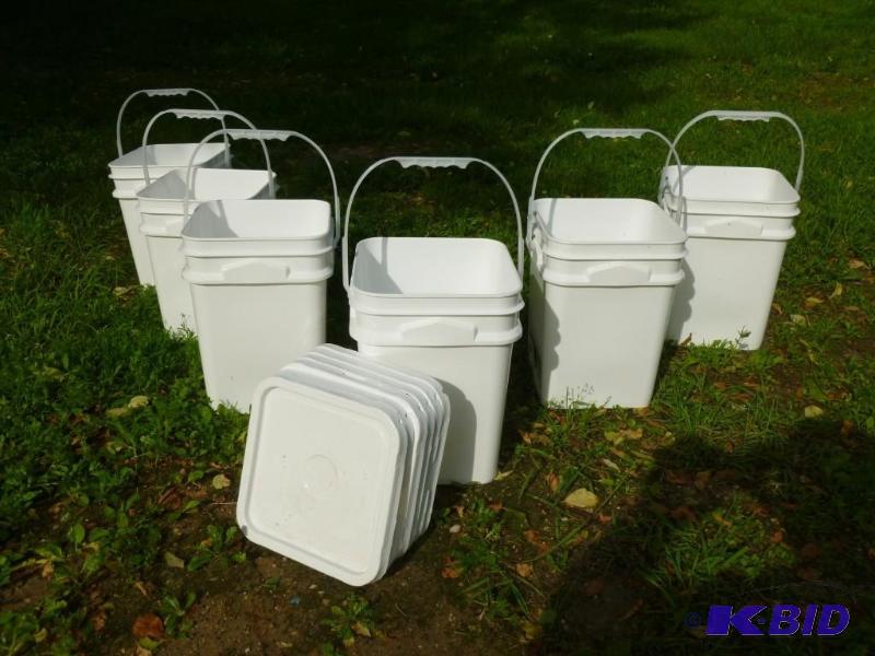 Lot of six 3 gallon plastic square ...