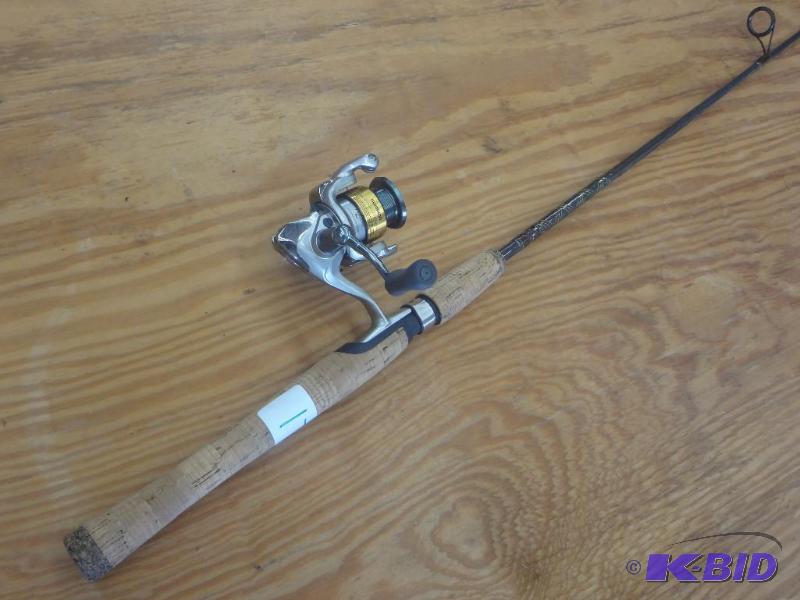 lot 17 image: Like New Shimano Stradic 1000FI Spi...