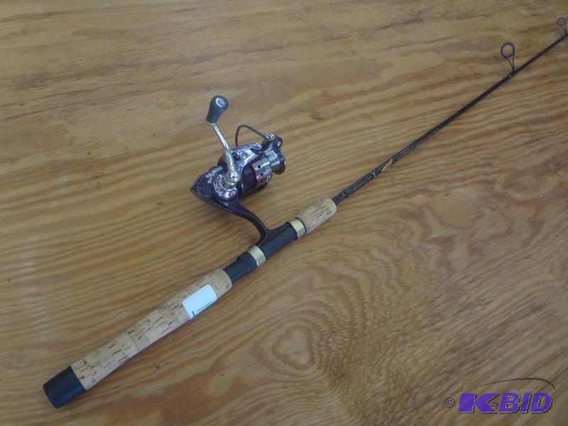 lot 18 image: Like New Emrod 2000 Spinning Reel W...