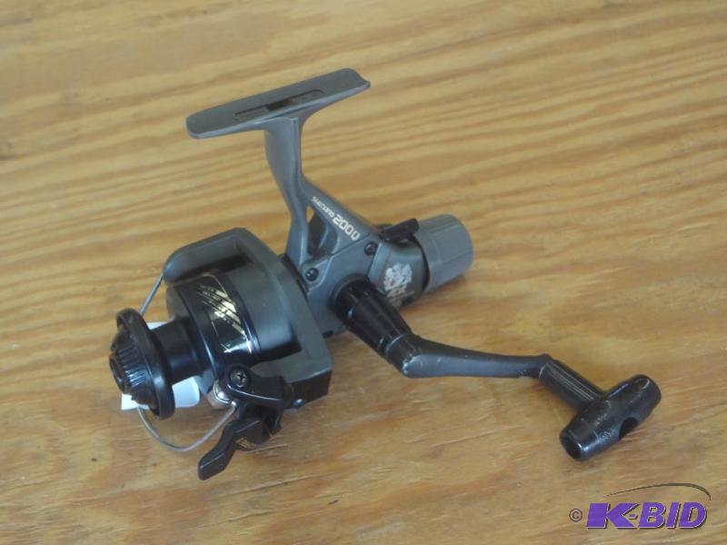 lot 208 image: Shimano AX-200Q Reel...