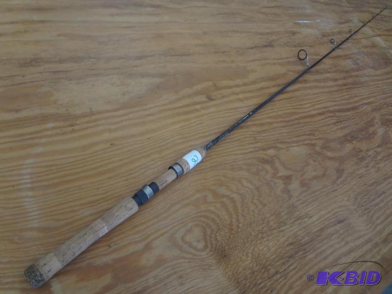 lot 25 image: Like New Gander Mountain Tournament...
