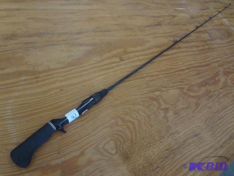 lot 29 image: Cabelas Fish Eagle 56" Castin...
