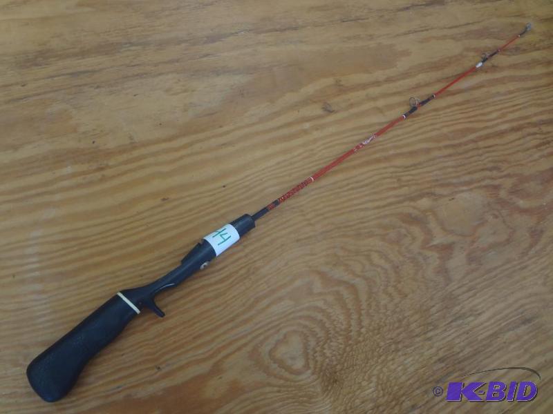 lot 44 image: CatchMaster Heavy Action Ice Rod...