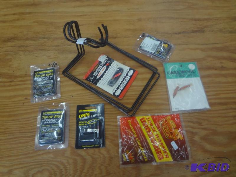 lot 48 image: Bag Of Misc Ice Fishing Tackle &...