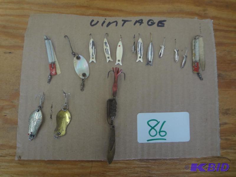 lot 86 image: (14) Vintage Lures...