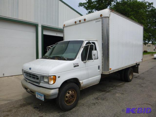 lot 1 image: 1997 Ford&nbspEconoline&nbspVan M...