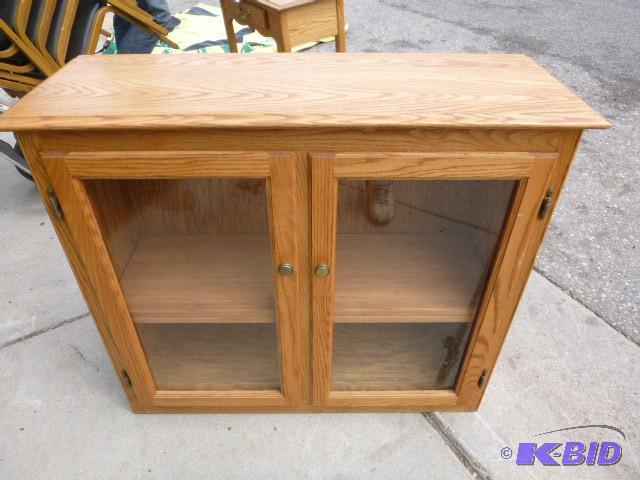 lot 105 image: Oak Cabinet With 2 shelves - 33&quo...