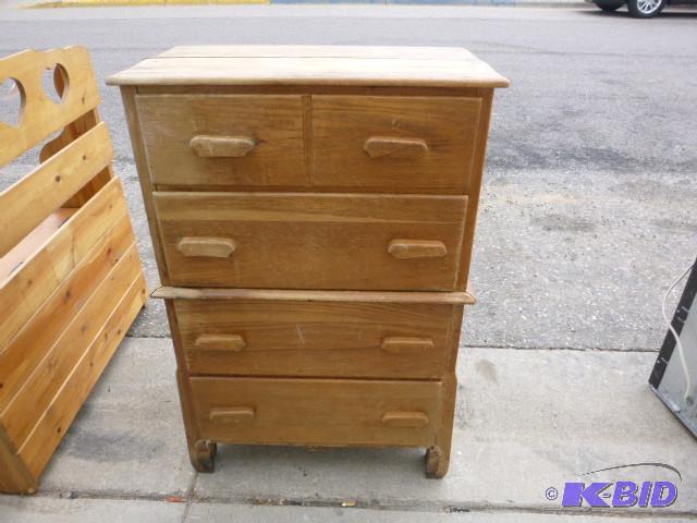 lot 106 image: Older Wood 4 Drawer Dresser...