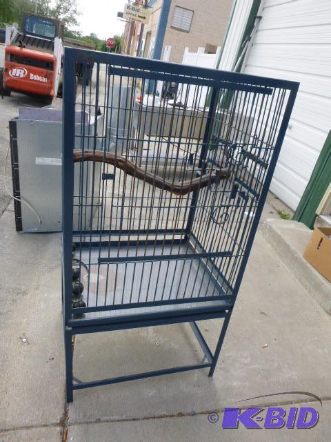lot 114 image: Metal Cage Has casters -&nbsp54&qu...