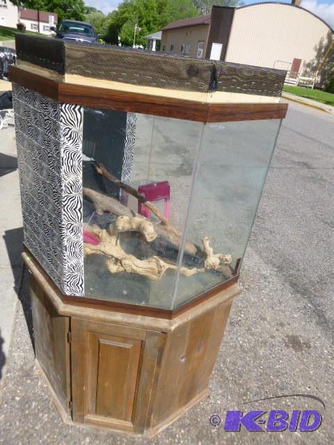 lot 117 image: Reptile Cage 52" X 22" X ...