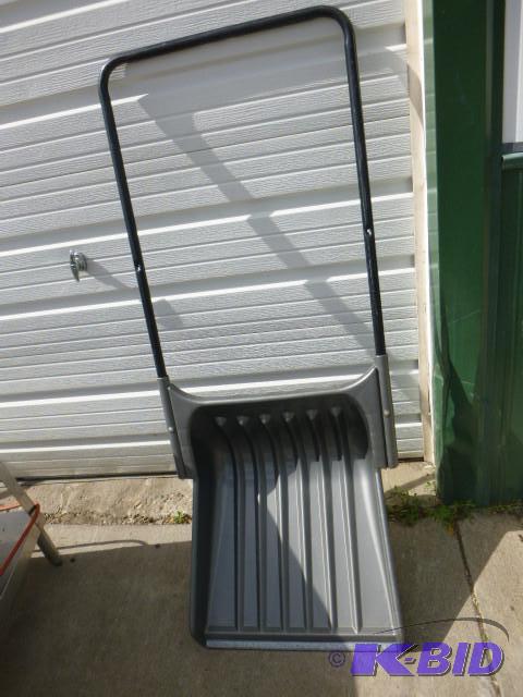 lot 120 image: 21" Snow Scoop...