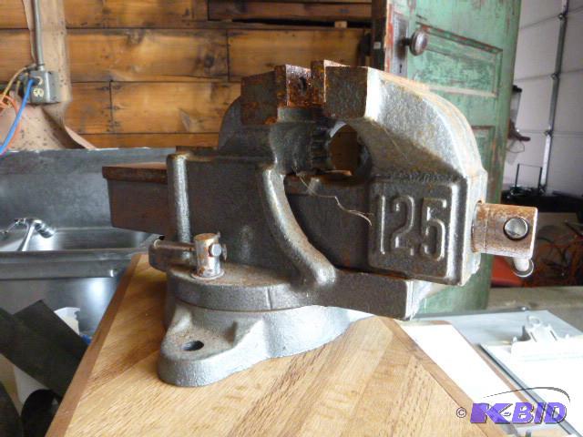 lot 139 image: Anvil with Swivel Base...