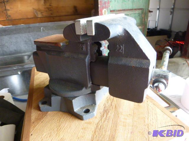lot 155 image: Vise...