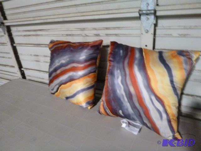 lot 182 image: 2 Throw Pillows...