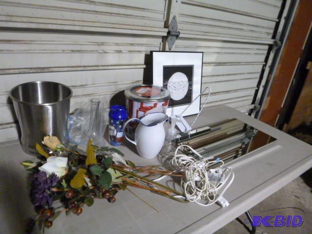 lot 187 image: Lot of Miscellaneous Home Decor...