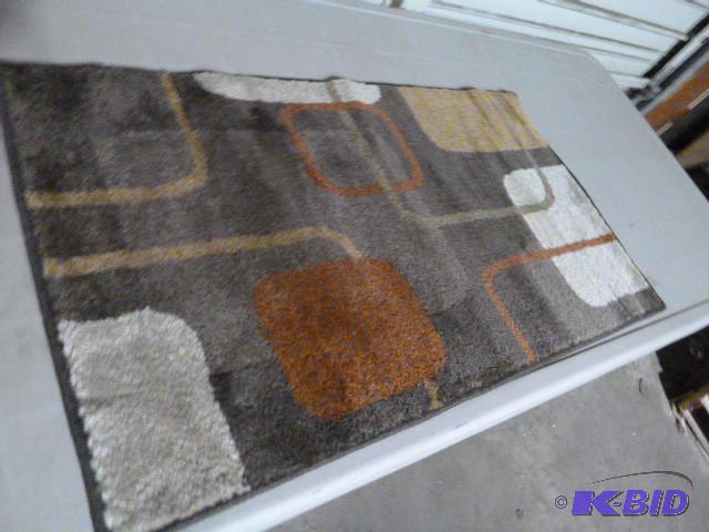 lot 188 image: Entry Rug 20" X 34"...
