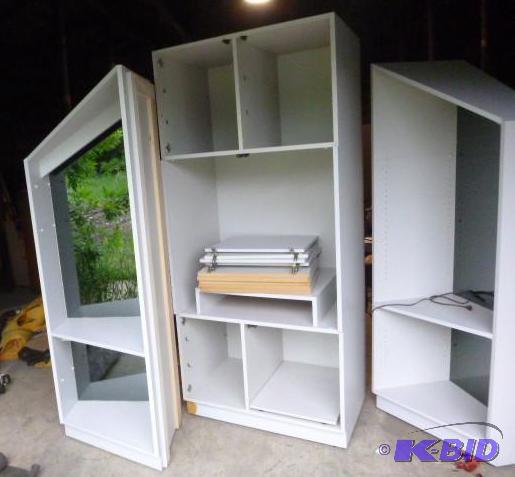 lot 193 image: 3 Piece Shelving with Doors...