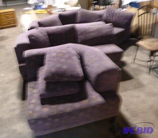 lot 194 image: 4 Piece Sectional Couch...