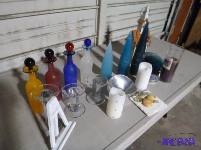 lot 197 image: Lot of Miscellaneous Decor...