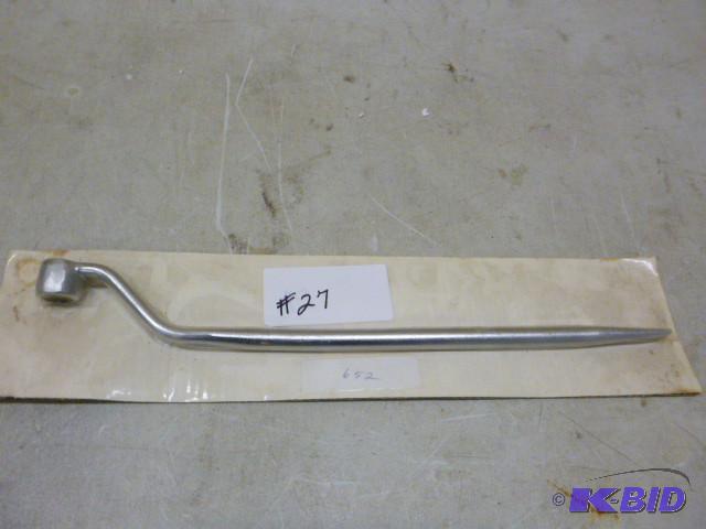 lot 27 image: Owatonna #652 Wrench...