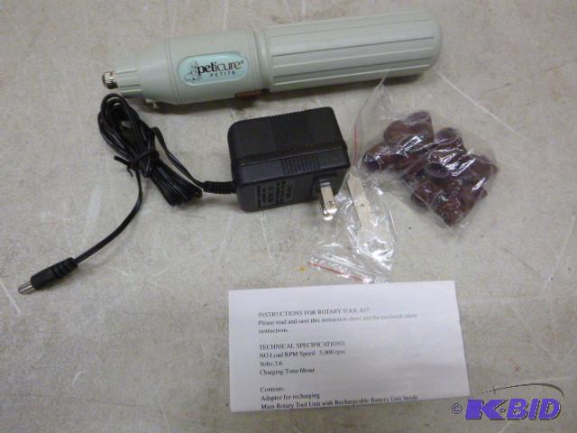 lot 40 image: Peticure Petite Pet Nail Groomer Co...