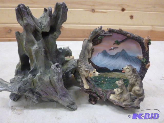 lot 73 image: 2 Wild Life Decorations...