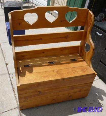 lot 98 image: Heart Entry Bench with Storage 44&q...