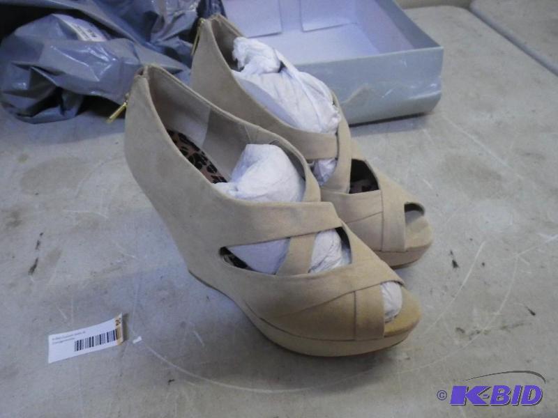 Jessica Simpson shoes, size 9...
